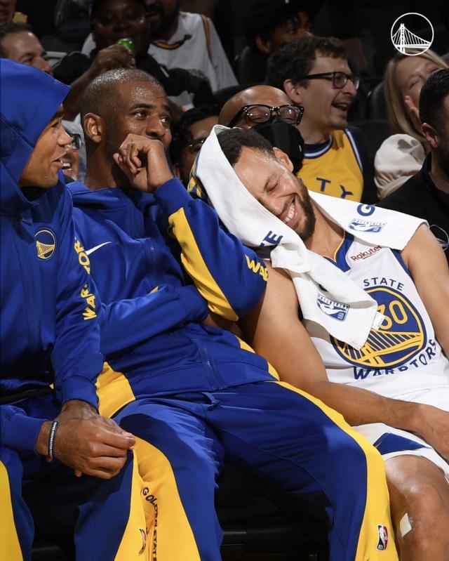 爱奇艺体育高清-保库连线上演！保罗轻松融入勇士：库里靠他肩膀笑